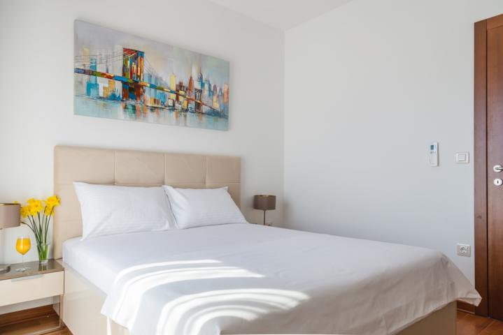 Apartments in a new complex with a swimming pool in Bechici