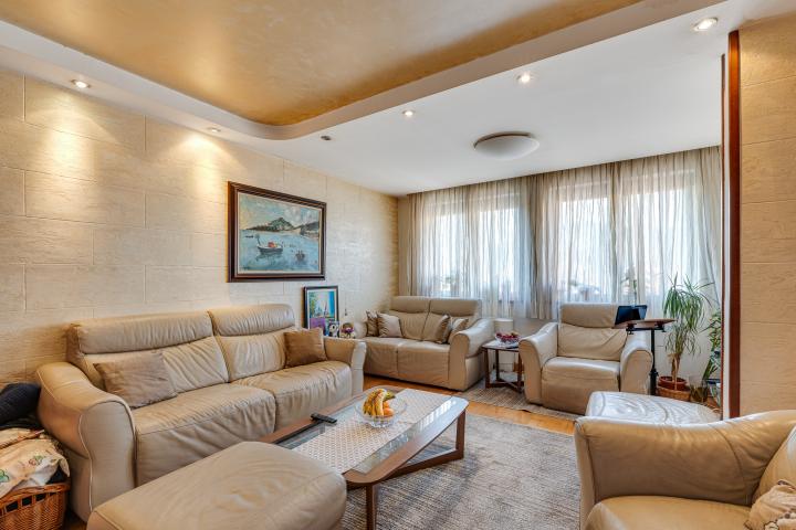 House in a quiet area of Budva overlooking the sea. 