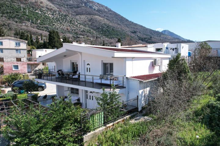 Two-storey spacious house in Sutomore