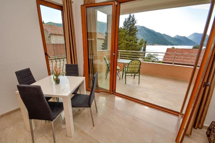 Hotel near the sea in Kotor