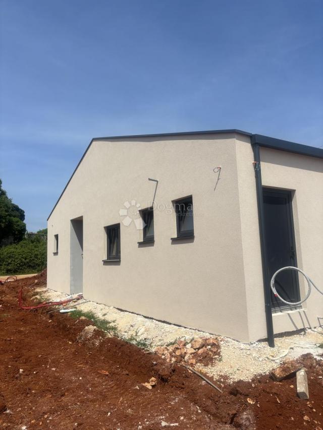 Dvoja kuća s bazenom