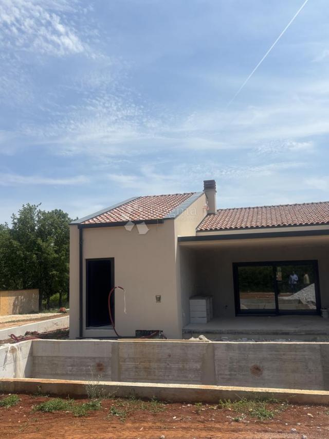 Dvoja kuća s bazenom
