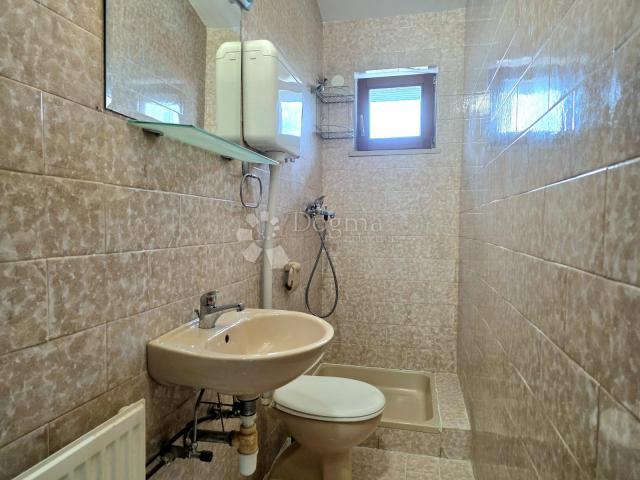 PRODAJA, Kuća, Karlovac, NKP 304m², Švarča