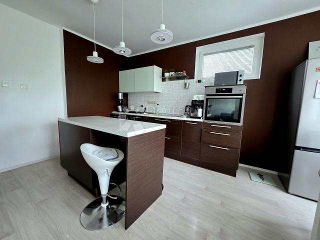 PRODAJA, Kuća, Karlovac, NKP 304m², Švarča