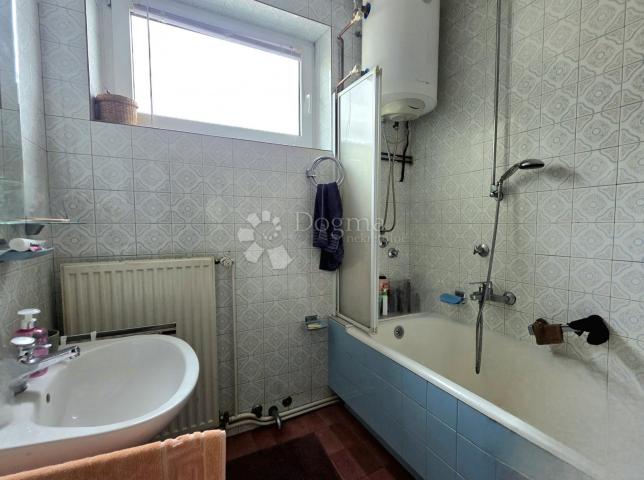 PRODAJA, Kuća, Karlovac, NKP 304m², Švarča