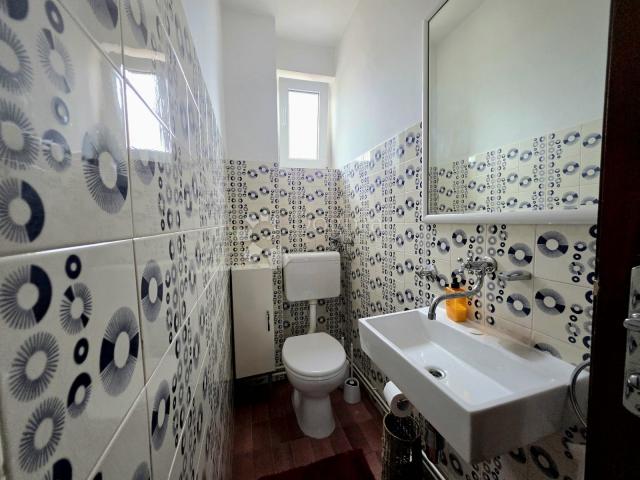 PRODAJA, Kuća, Karlovac, NKP 304m², Švarča