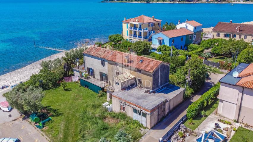 Istra, Novigrad, okolica, autohtona istarska kuća uz more!