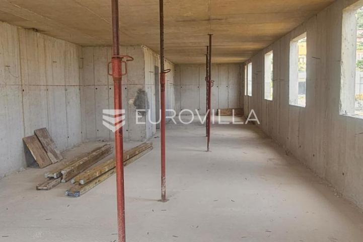 Trogir, Seget Donji stan 87,6 m² s pogledom na more, novogradnja s garažom i liftom