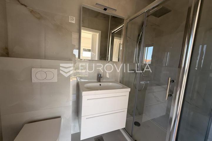 Zadar, Privlaka, Ekskluzivna višetažna vila u Privlaci s bazenom