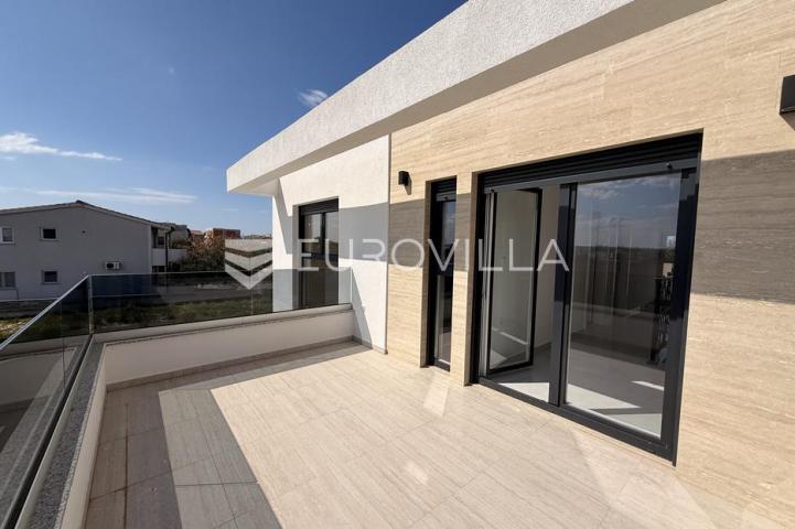 Zadar, Privlaka, Ekskluzivna višetažna vila u Privlaci s bazenom