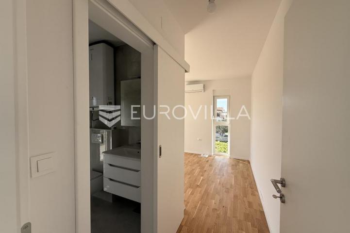 Zadar, Privlaka, Ekskluzivna višetažna vila u Privlaci s bazenom