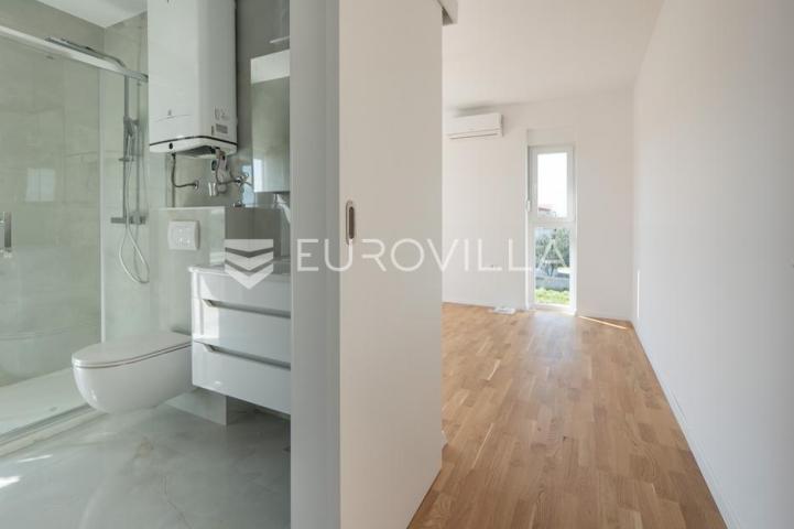 Zadar, Privlaka, Ekskluzivna višetažna vila u Privlaci s bazenom