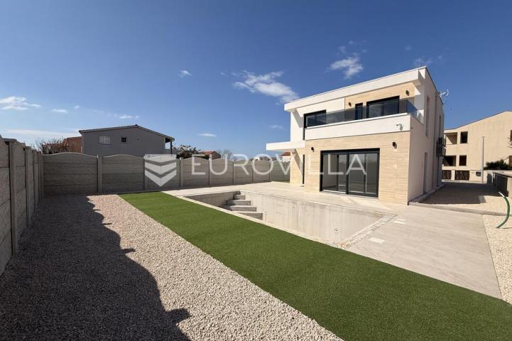 Zadar, Privlaka, Ekskluzivna višetažna vila u Privlaci s bazenom