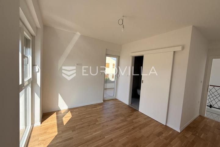 Zadar, Privlaka, Ekskluzivna višetažna vila u Privlaci s bazenom