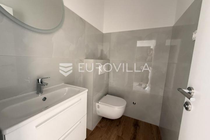 Zadar, Privlaka, Ekskluzivna višetažna vila u Privlaci s bazenom