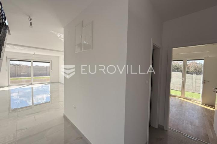 Zadar, Privlaka, Ekskluzivna višetažna vila u Privlaci s bazenom