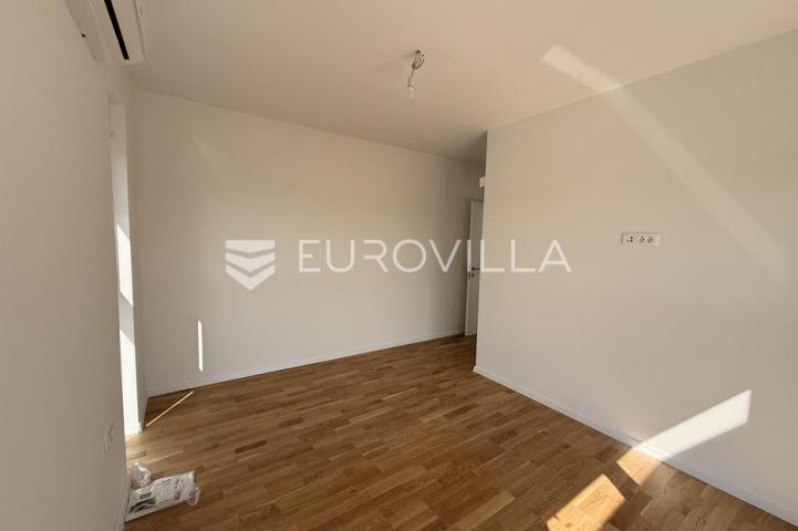 Zadar, Privlaka, Ekskluzivna višetažna vila u Privlaci s bazenom
