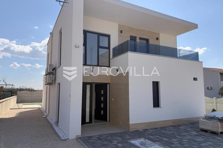 Zadar, Privlaka, Ekskluzivna višetažna vila u Privlaci s bazenom