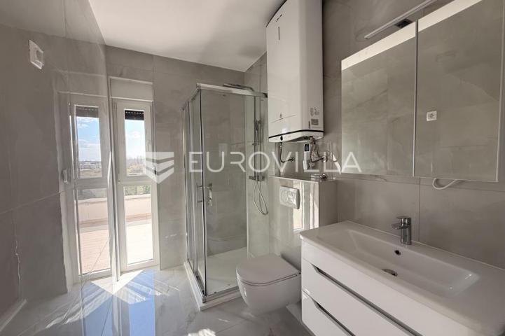 Zadar, Privlaka, Ekskluzivna višetažna vila u Privlaci s bazenom