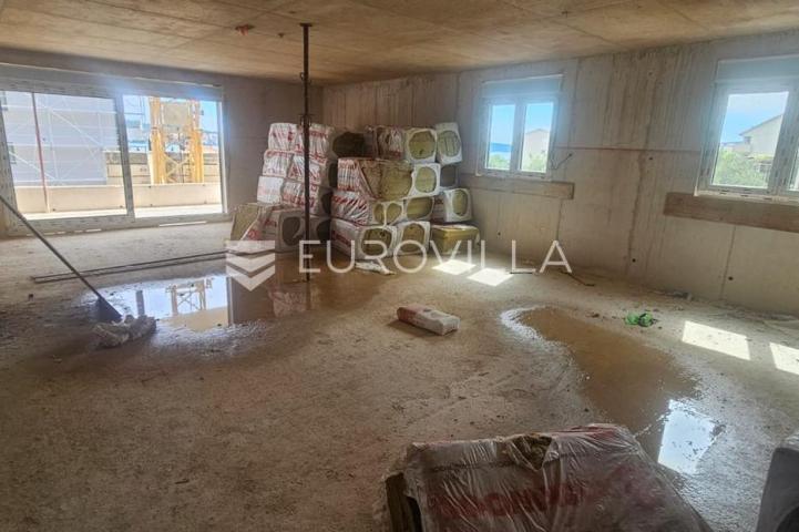 Trogir, Seget Donji stan 71,65 m² na 1. katu novogradnje s garažom i liftom