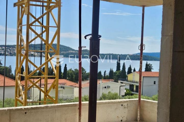Trogir, Seget Donji stan 71,65 m² na 1. katu novogradnje s garažom i liftom