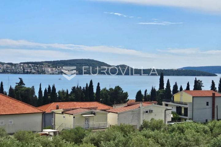 Trogir, Seget Donji stan 71,65 m² na 1. katu novogradnje s garažom i liftom