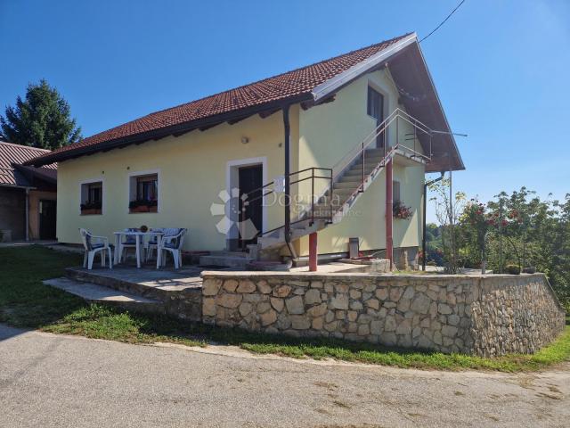 Kuća u prirodi s prekrasnim pogledom na Ravnu goru i velikom okućnicom