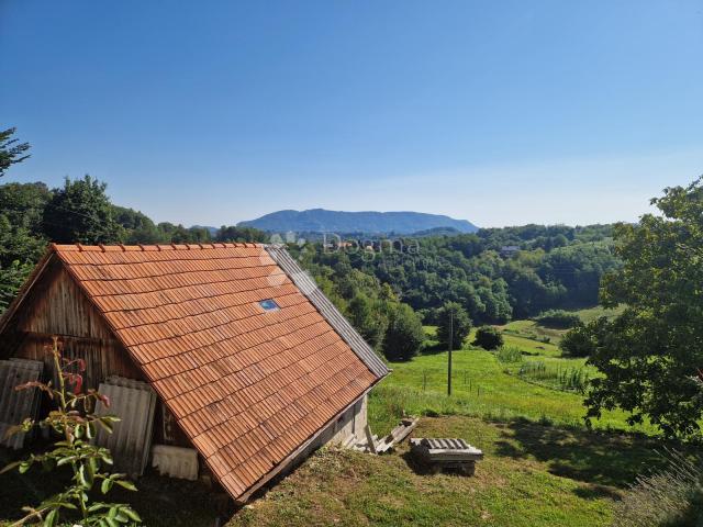 Kuća u prirodi s prekrasnim pogledom na Ravnu goru i velikom okućnicom