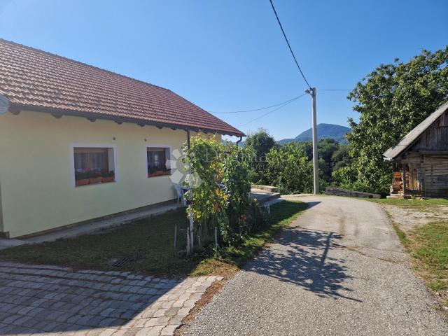 Kuća u prirodi s prekrasnim pogledom na Ravnu goru i velikom okućnicom