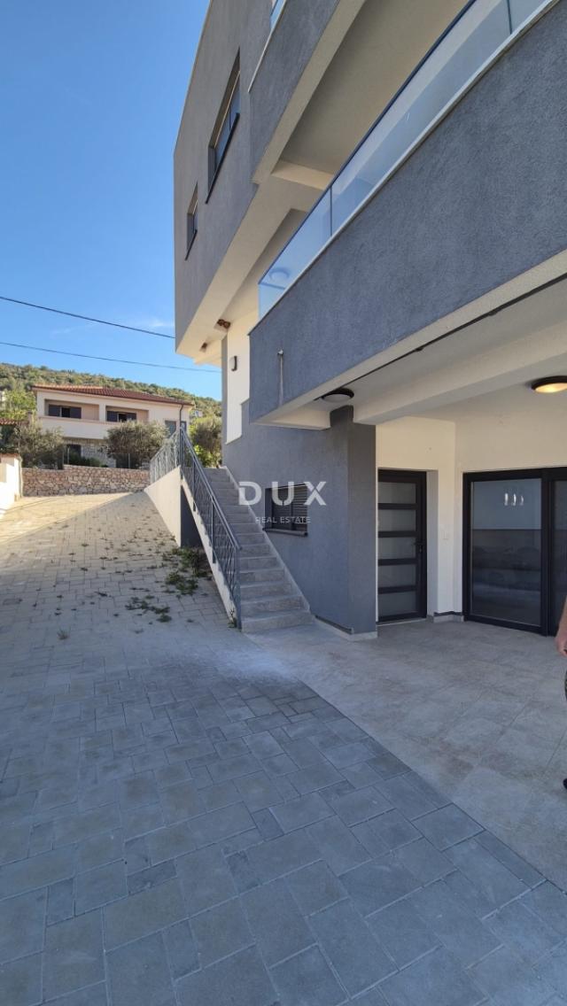 ZADAR, VINJERAC - PRILIKA! Premium apartman s vrtom