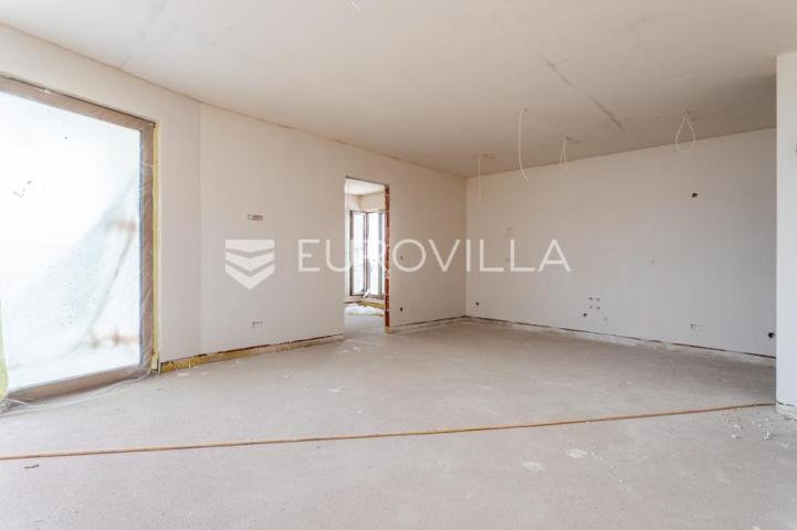 Vodice, moderna novogradnja, trosoban stan s pogledom na more, 300 m od mora, 1K3