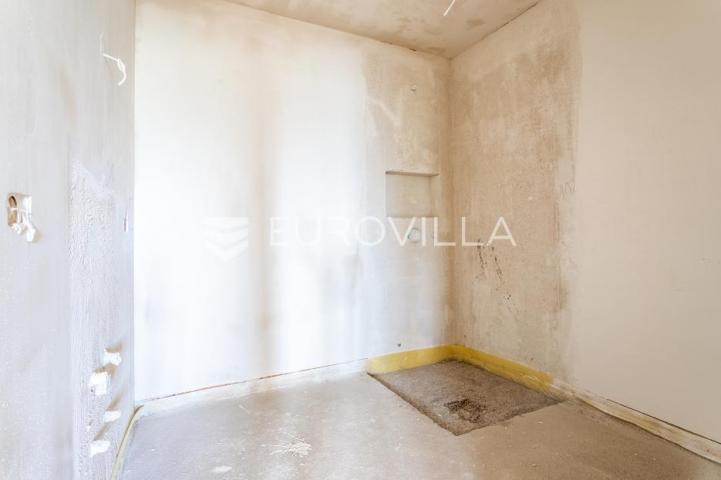 Vodice, moderna novogradnja, trosoban stan s pogledom na more, 300 m od mora, 1K3