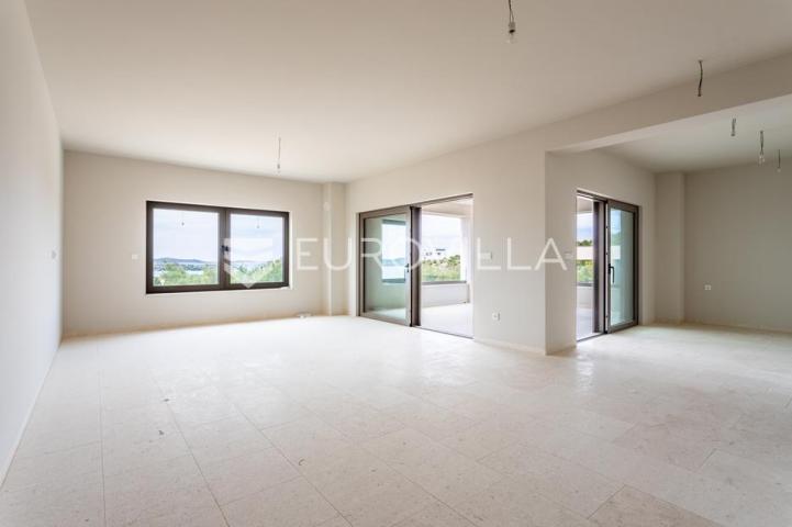 Vodice, NOVOGRADNJA, moderan trosoban stan s pogledom na more, 125,48 m², S7