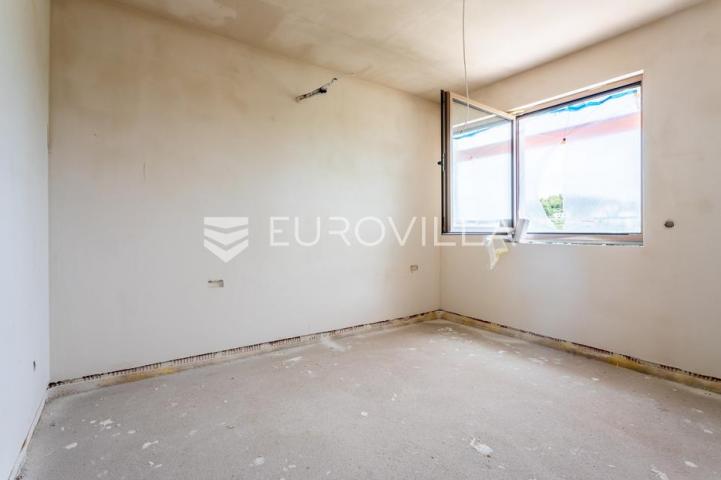 Vodice, moderna novogradnja, stan s pogledom na more, 300 m od mora, 1K1