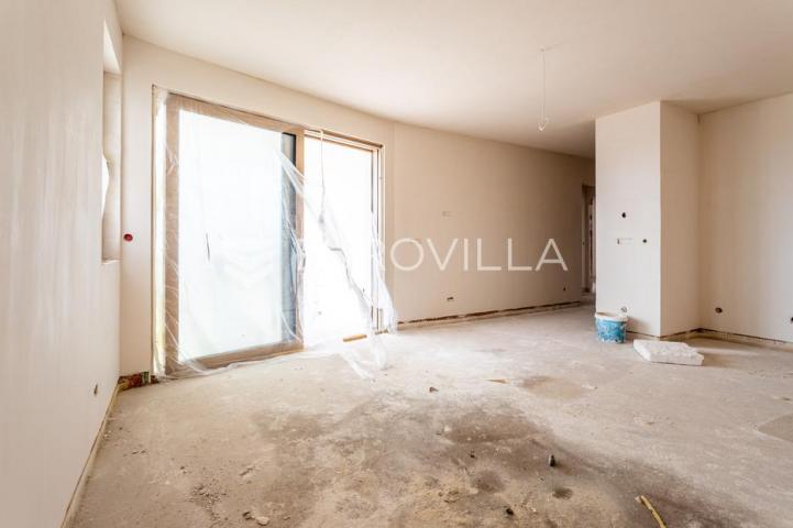 Vodice, moderna novogradnja, stan s pogledom na more, 300 m od mora, 1K2