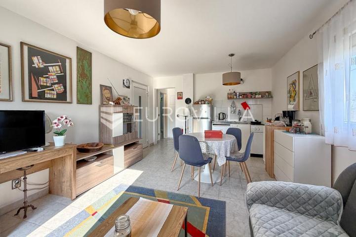 Križ, Konšćani, vikendica površine 65 m², na zemljištu od 2.357 m²