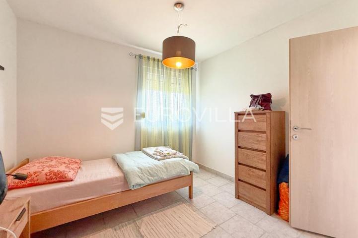 Križ, Konšćani, vikendica površine 65 m², na zemljištu od 2.357 m²