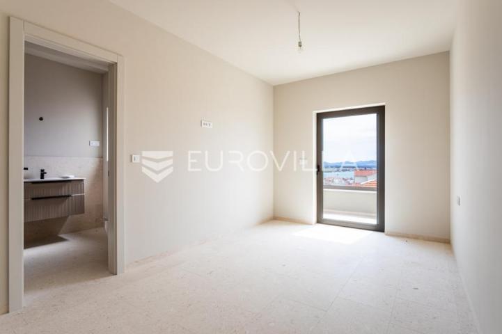 Vodice, NOVOGRADNJA, moderan trosoban stan s pogledom na more, 120,89 m², S5