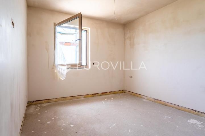 Vodice, moderna novogradnja, stan s pogledom na more, 300 m od mora, 2K1