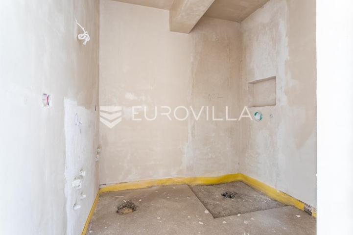 Vodice, moderna novogradnja, stan s pogledom na more, 300 m od mora, 2K1
