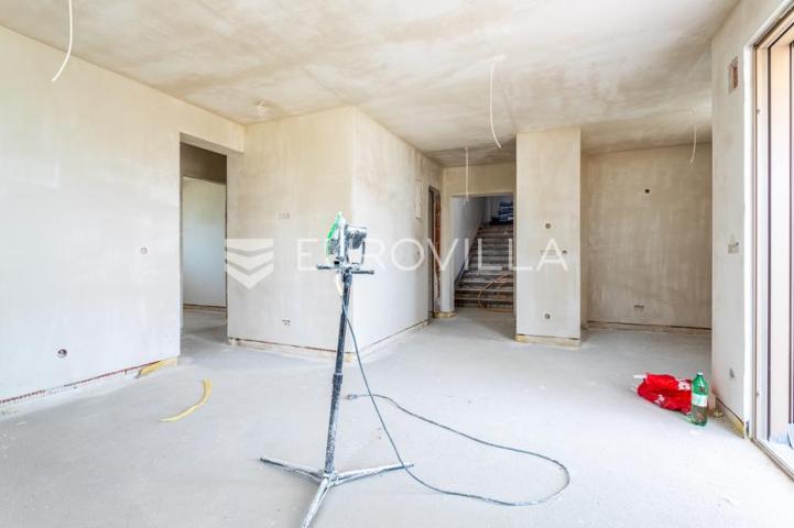 Vodice, moderna novogradnja, stan s pogledom na more, 300 m od mora, 2K1