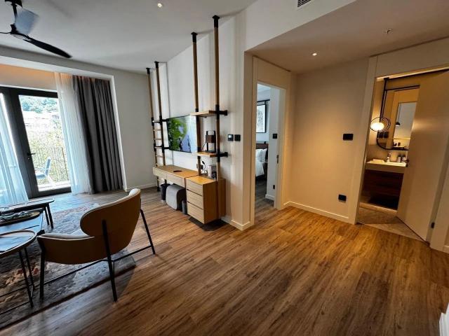 Luksuzni jednosobni apartmani na prodaju u Porto Montenegro