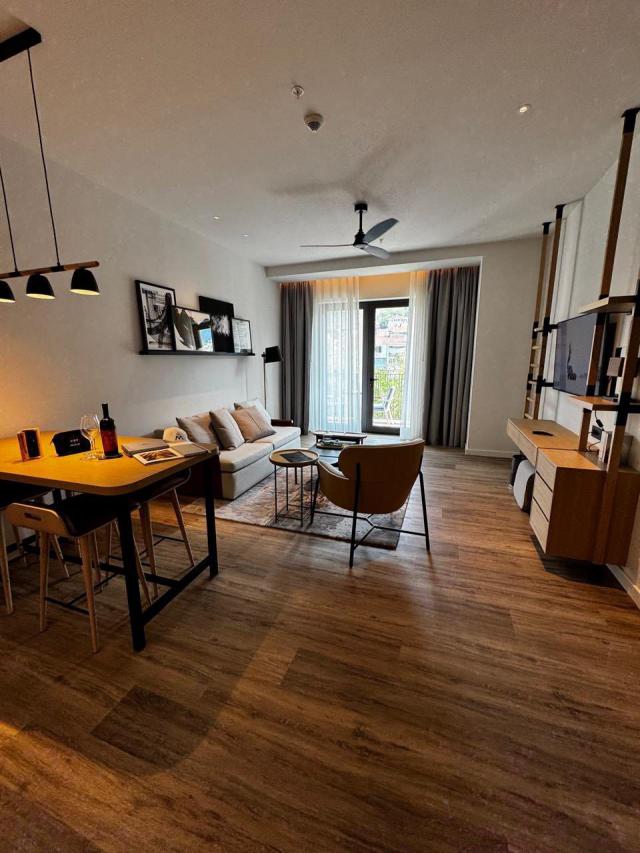 Luksuzni jednosobni apartmani na prodaju u Porto Montenegro