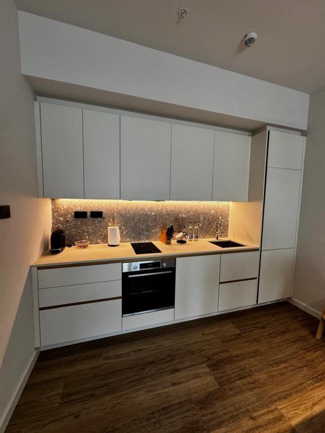 Luksuzni jednosobni apartmani na prodaju u Porto Montenegro