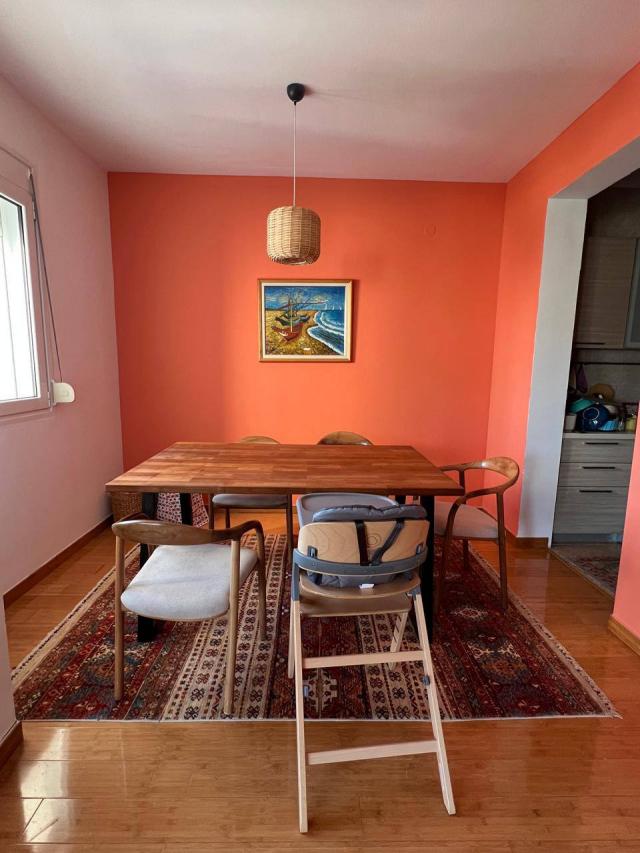 Geräumige 2-Zimmer-Wohnung im Zentrum von Bar zu verkaufen