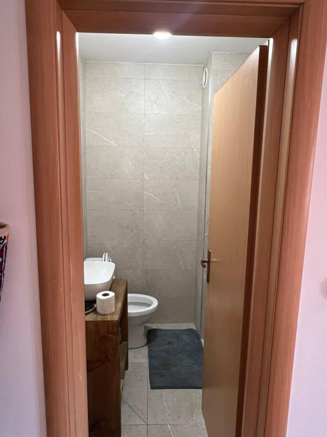 Geräumige 2-Zimmer-Wohnung im Zentrum von Bar zu verkaufen