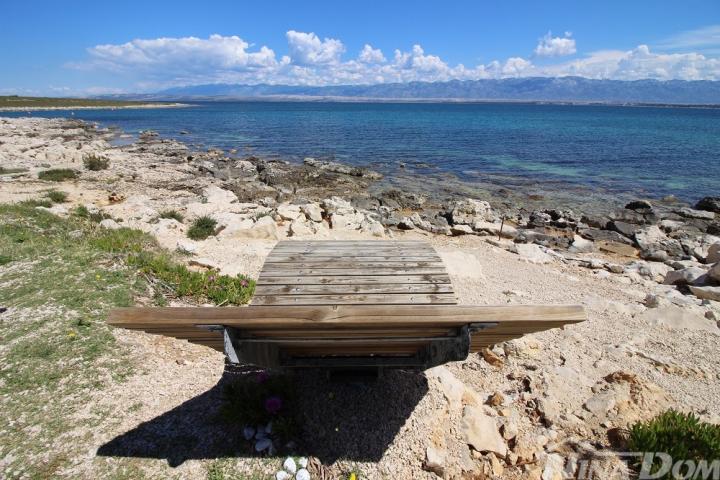 1 red do mora, s pogledom na more i Velebit. 