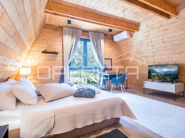Ekskluzivna planinska vila s bazenom i nesmetanim pogledom (Delnice)