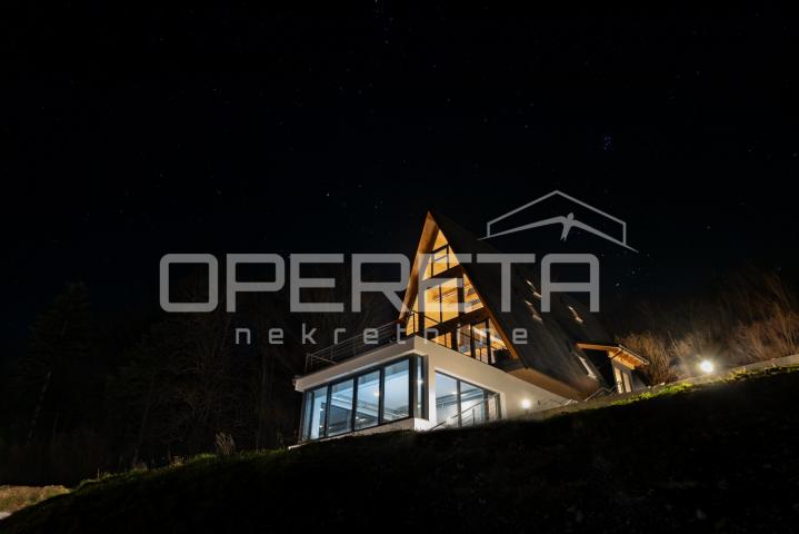 Ekskluzivna planinska vila s bazenom i nesmetanim pogledom (Delnice)