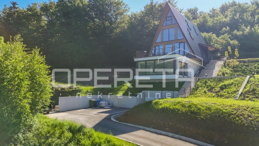 Ekskluzivna planinska vila s bazenom i nesmetanim pogledom (Delnice)